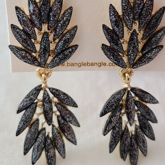 Amrita Singh metallic black bangle earrings - Picture 2 of 2